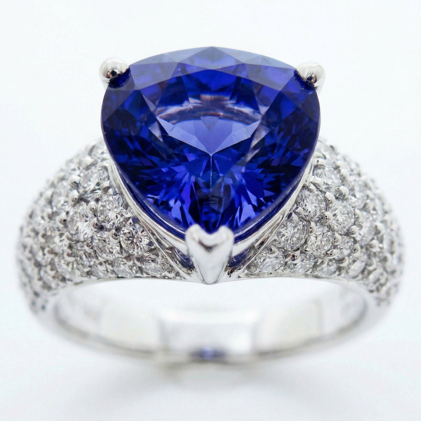 SAPPHIRE RING W/ DIAMOND