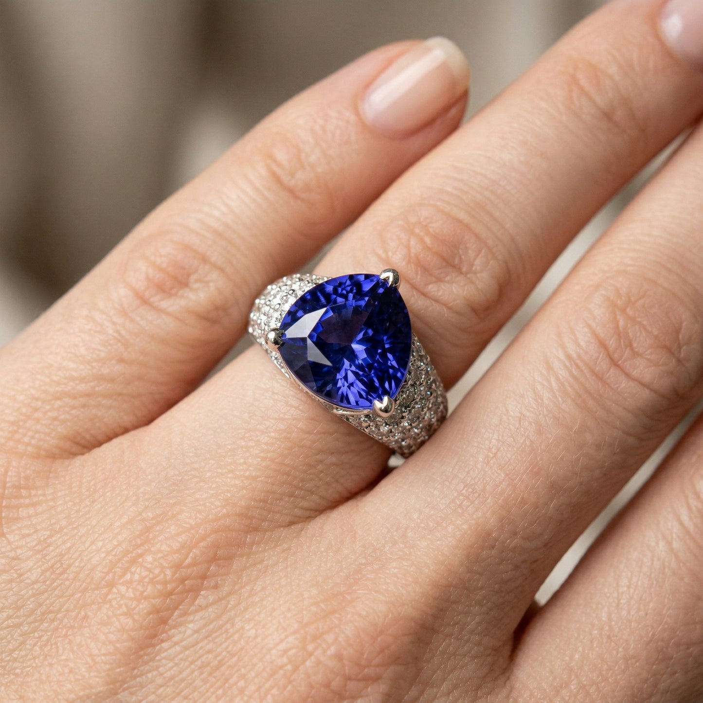 SAPPHIRE RING W/ DIAMOND
