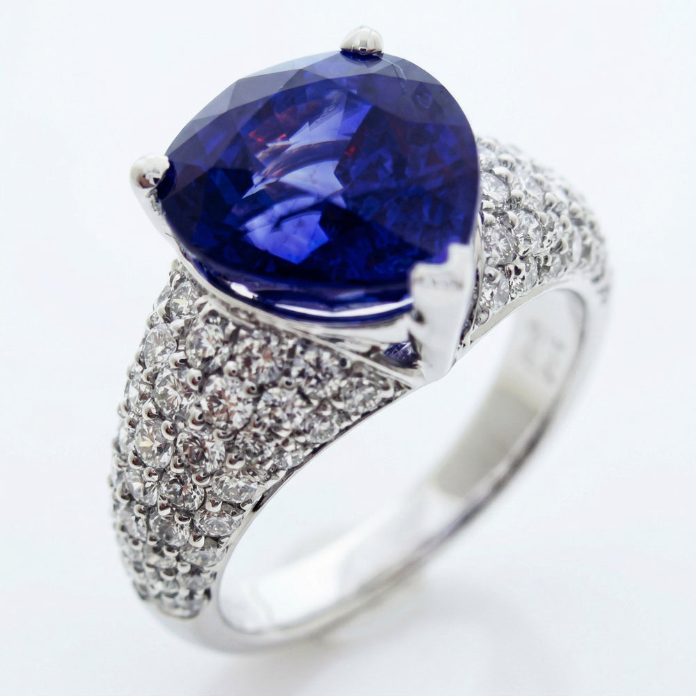 SAPPHIRE RING W/ DIAMOND