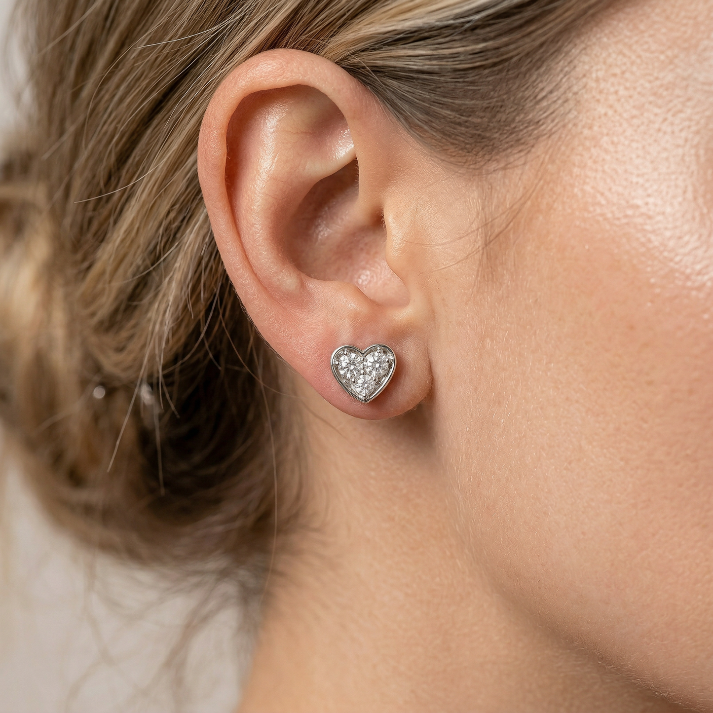 14KW DIAMOND STUD HEART EARRING