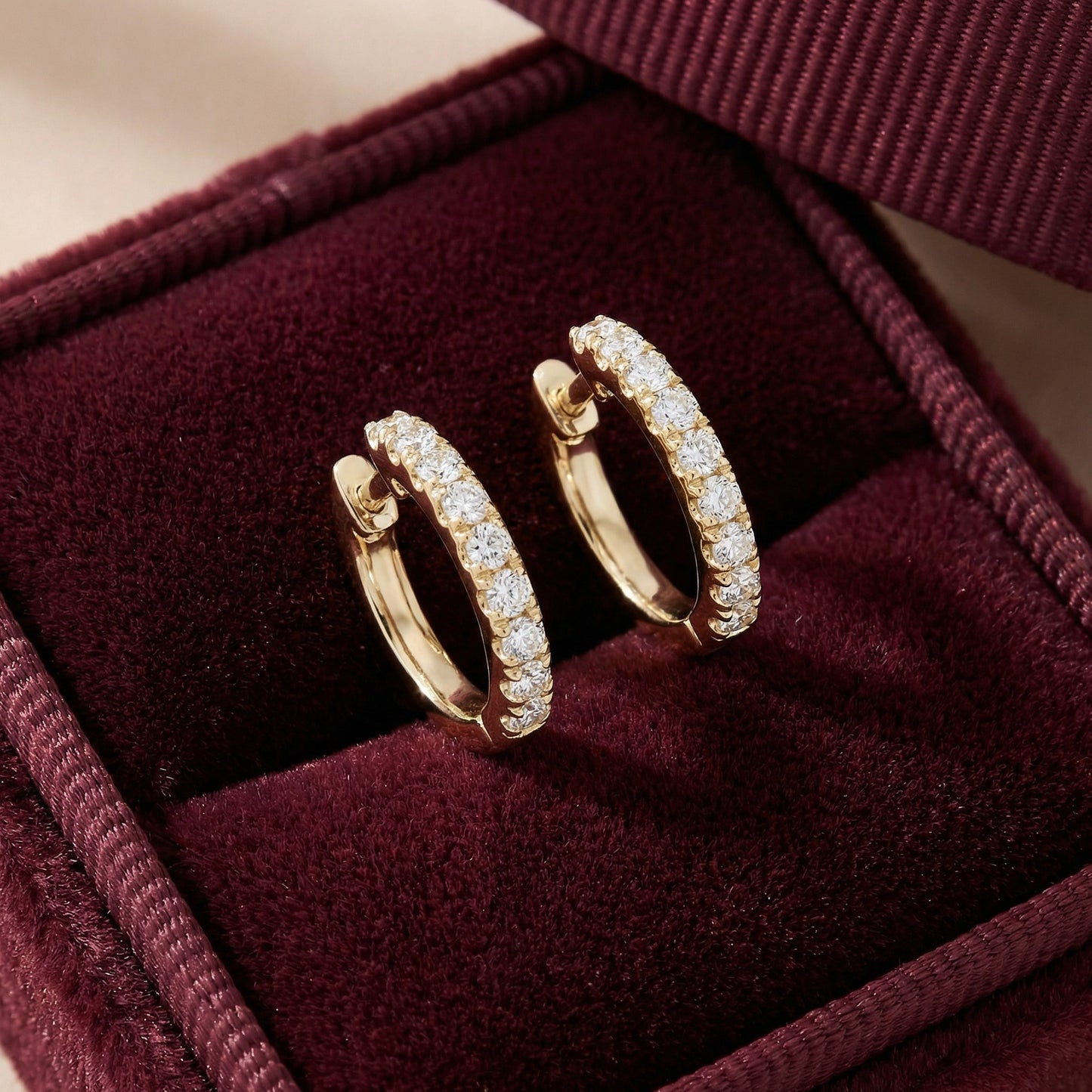 14KYG DIAMOND  HUGGIE EARS
