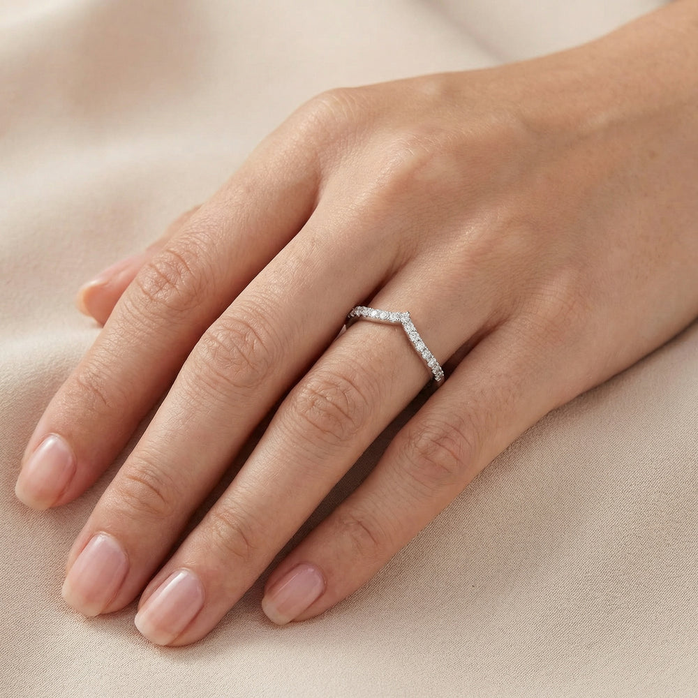 14KWG DIAMOND V SHAPE BAND RING