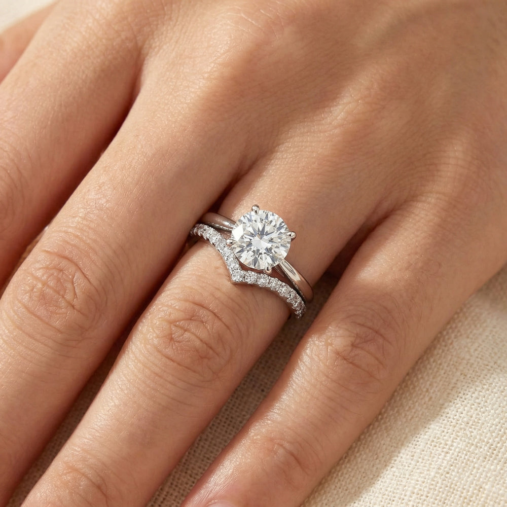 14KWG DIAMOND V SHAPE BAND RING