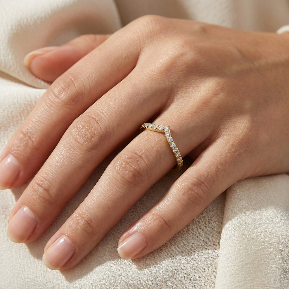 14KYG DIAMOND V SHAPE BAND RING