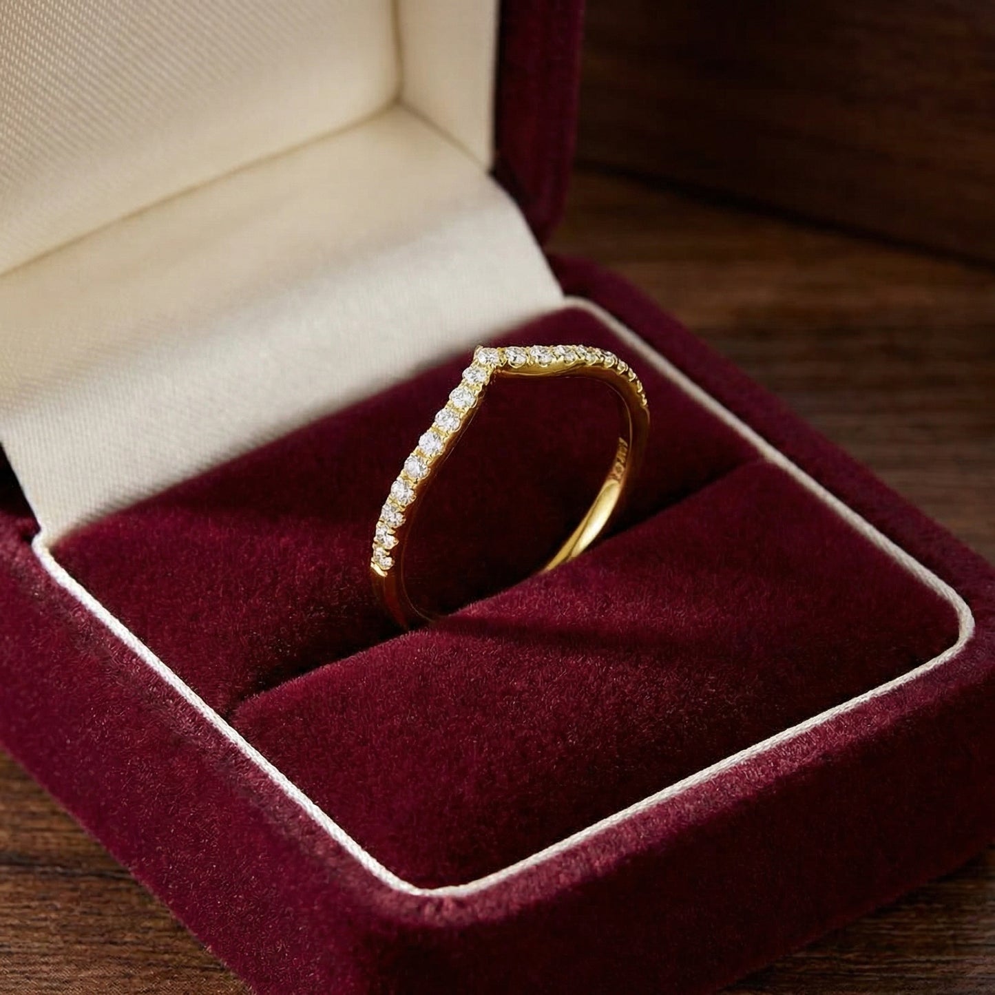 14KYG DIAMOND V SHAPE BAND RING