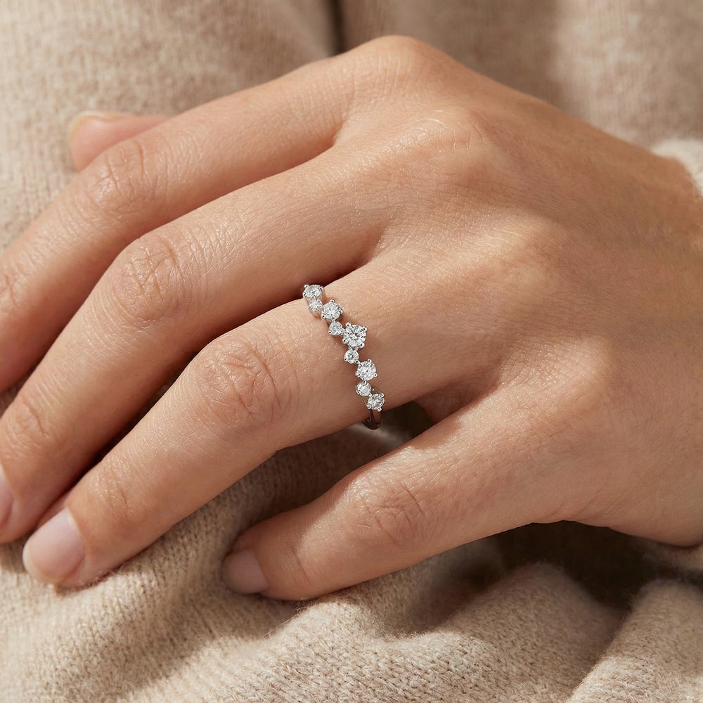 PT950 DIAMOND V SHAPE SCATTER RING