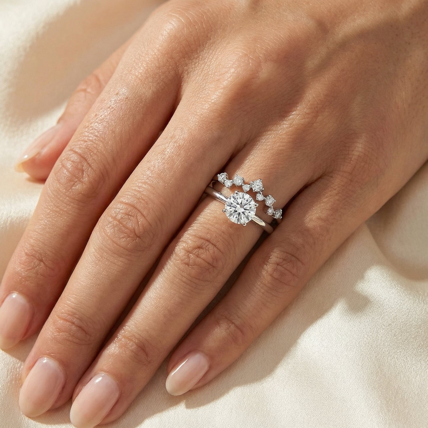 PT950 DIAMOND V SHAPE SCATTER RING