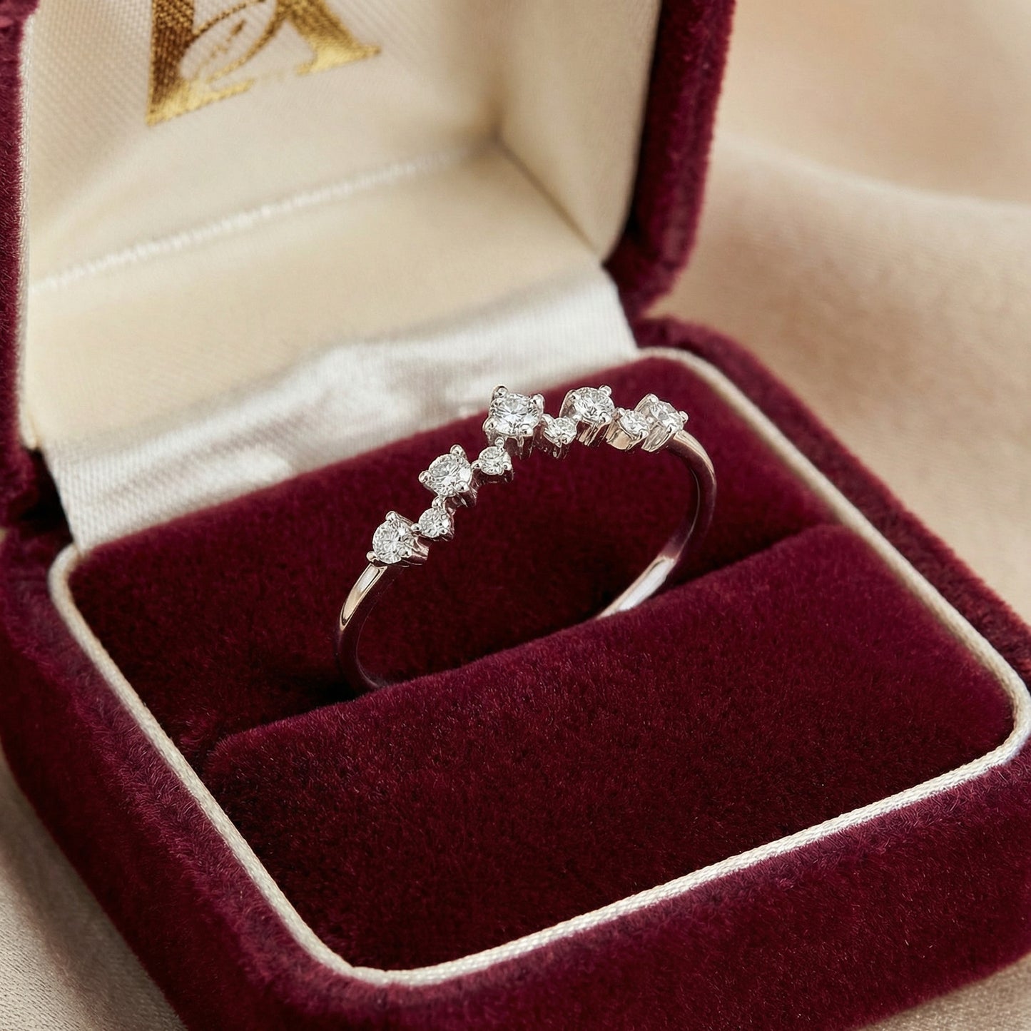 PT950 DIAMOND V SHAPE SCATTER RING